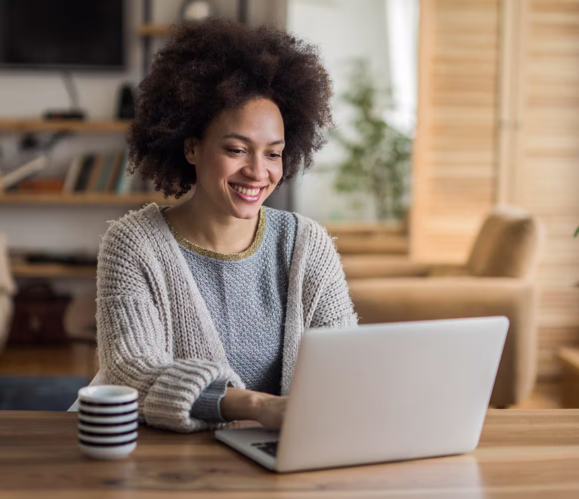 Image_hero_girl_desk_cup_laptop_d_2x