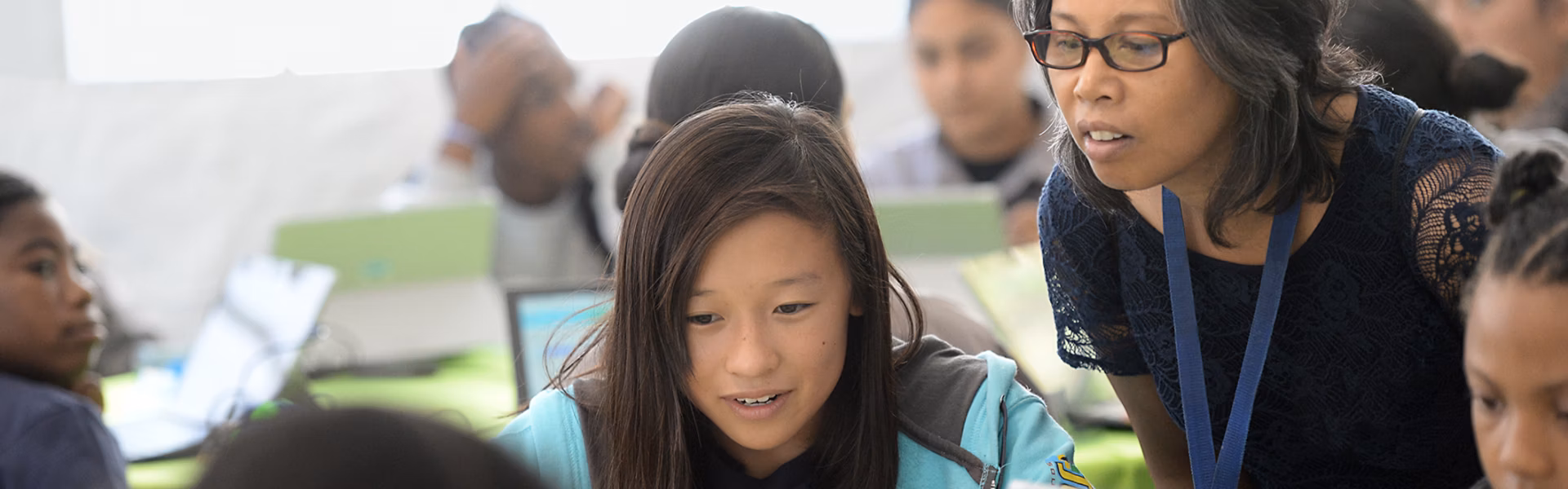 Nonprofits Microsoft 365 Hero 2120x1190_VP5 1920x600