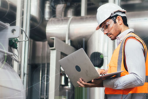 Dpm Male Worker Laptop Factory Data 510x340
